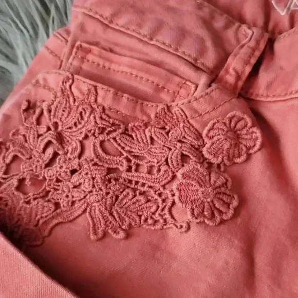 Mid-rise shorts - Picture 6 of 8